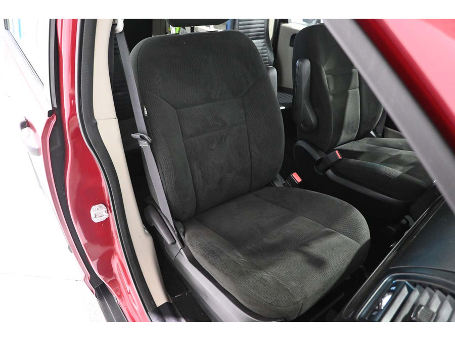 Used 2015 Dodge Grand Caravan American Value Package FWD image 16