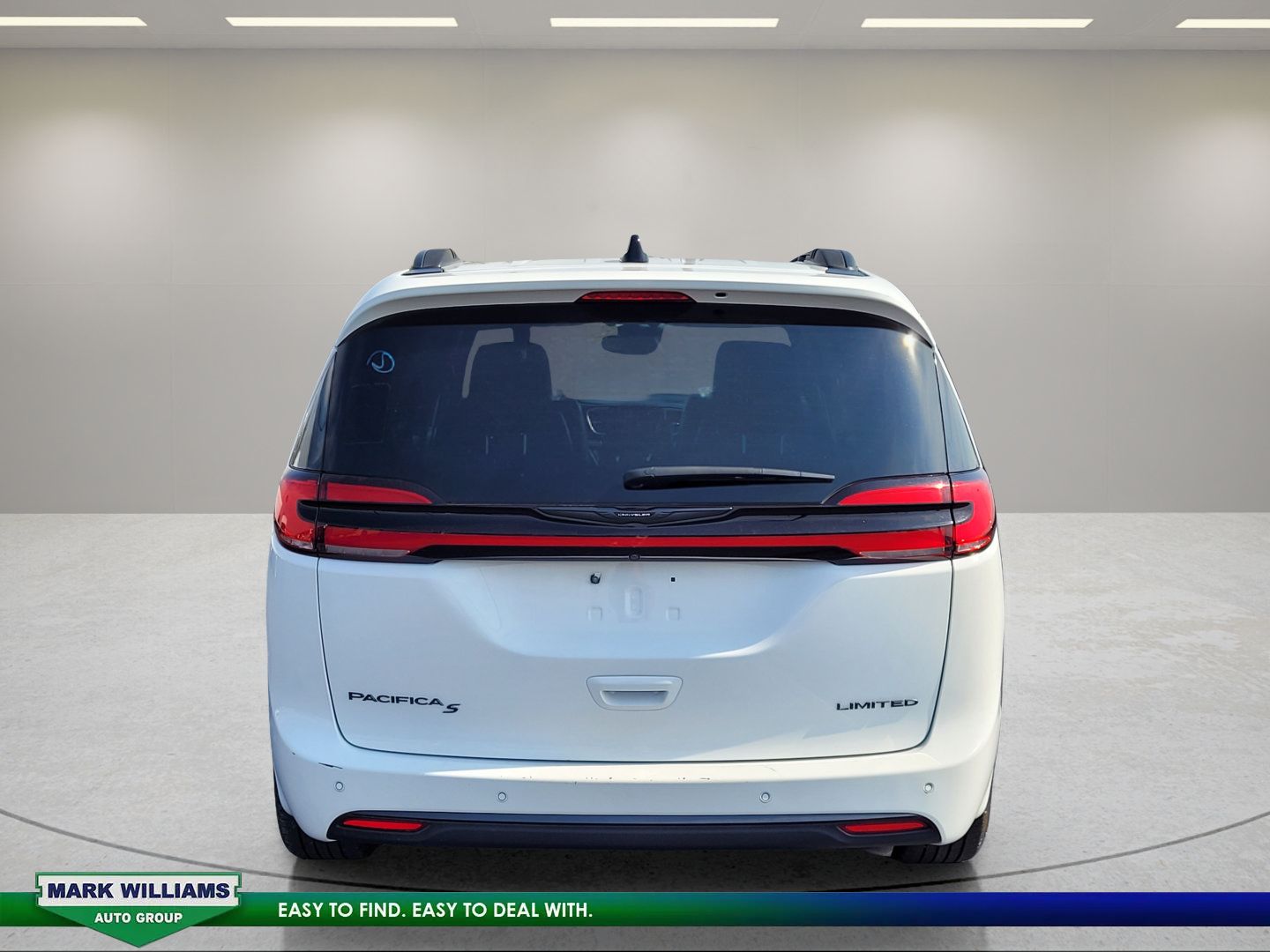 Used 2025 Chrysler Pacifica Limited FWD image 5