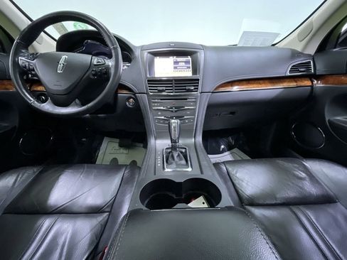 Used 2019 Lincoln MKT AWD image 17