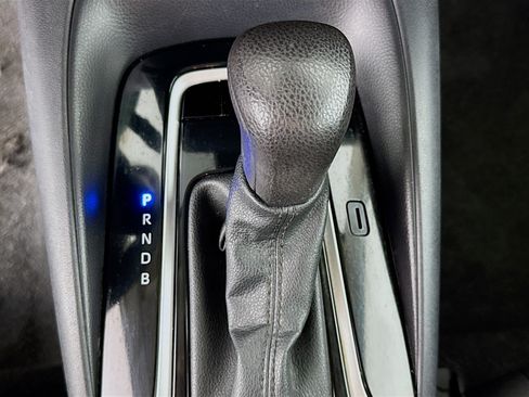 Used 2022 Toyota Corolla LE FWD image 19