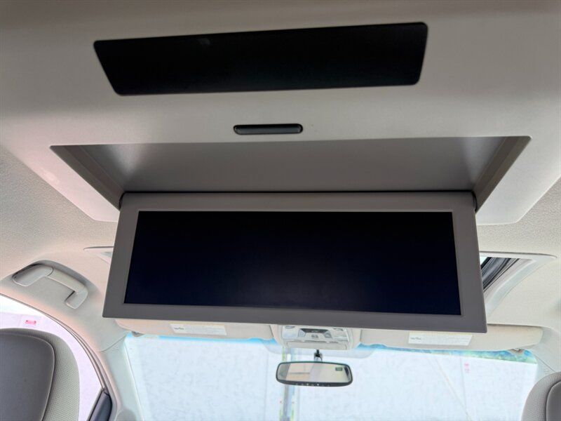 Used 2014 Toyota Sienna XLE w/ XLE Premium Package FWD image 41