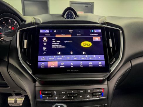 Used 2022 Maserati Ghibli Modena Q4 AWD/4WD image 17
