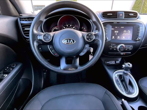 Used 2018 Kia Soul + image 5
