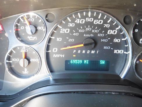 Used 2017 Chevrolet Express 2500 LT w/ LT Preferred Equipment Group RWD image 37