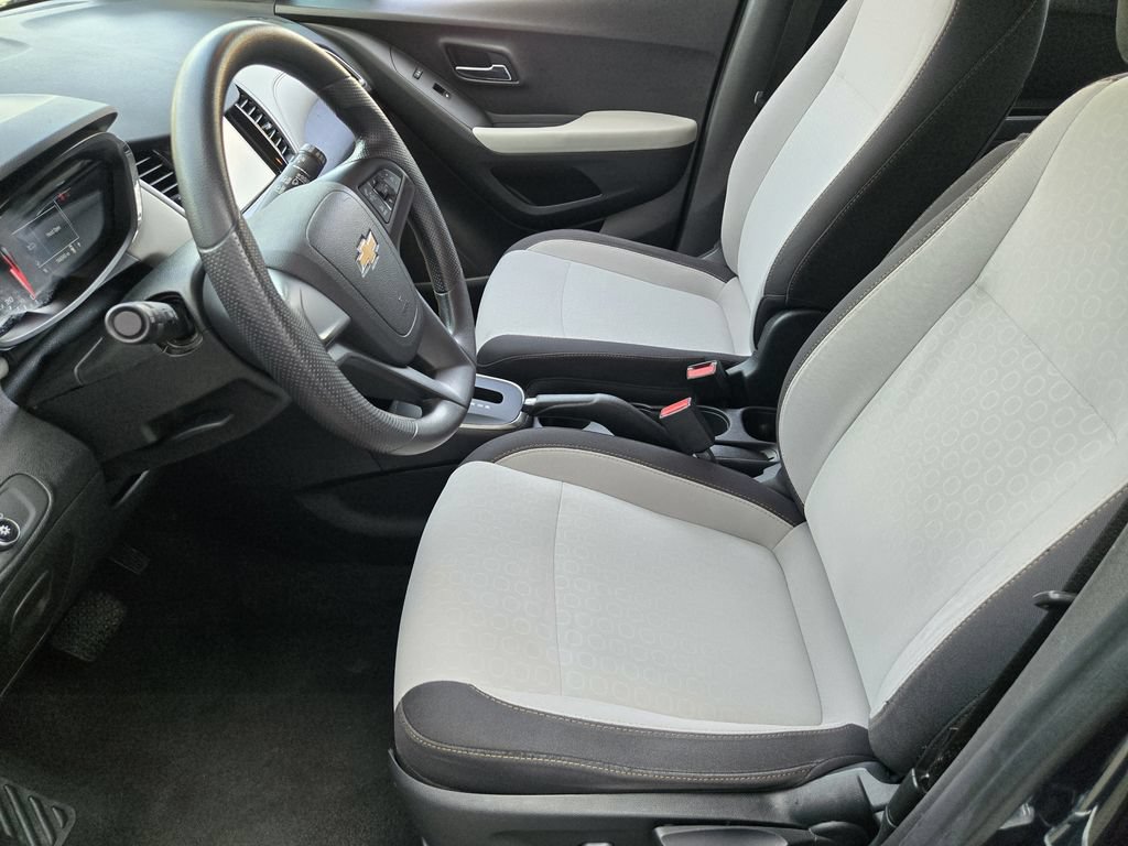 Used 2018 Chevrolet Trax LS FWD image 9
