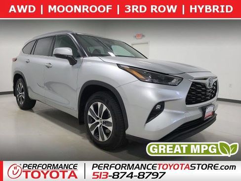 Used 2022 Toyota Highlander XLE AWD/4WD image 1