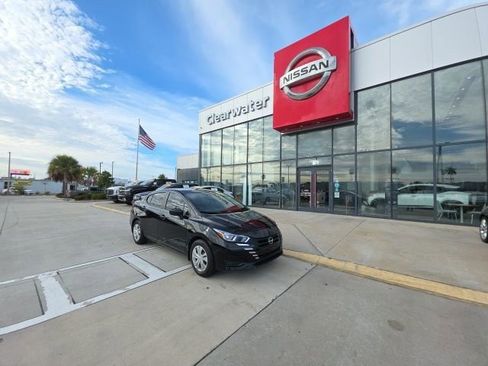 Used 2023 Nissan Versa S image 2