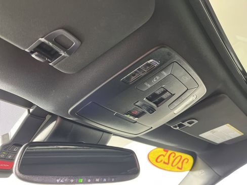 Used 2025 Toyota Sienna XLE Woodland Edition image 32