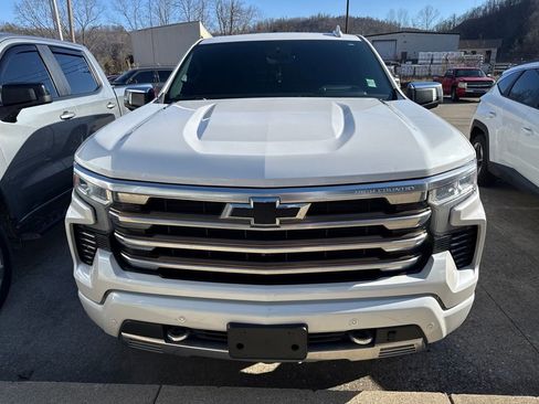 Used 2022 Chevrolet Silverado 1500 High Country w/ High Country Premium Package image 2