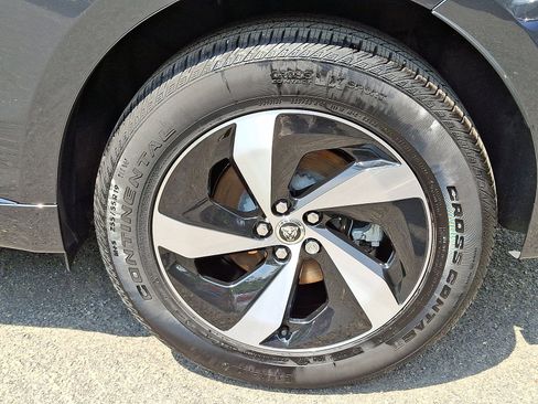 Certified 2025 Jaguar F-PACE R-Dynamic S image 10