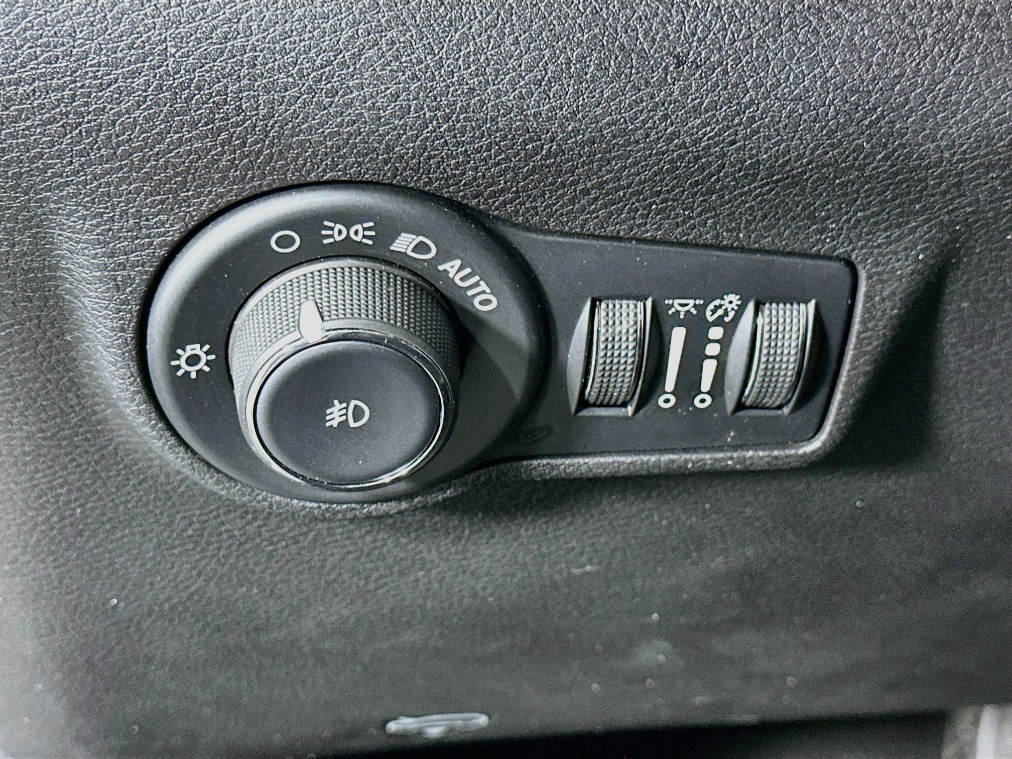 Used 2025 Jeep Compass Trailhawk AWD/4WD image 17