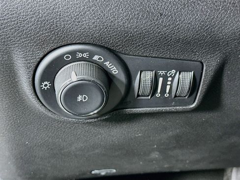 Used 2025 Jeep Compass Trailhawk AWD/4WD image 17