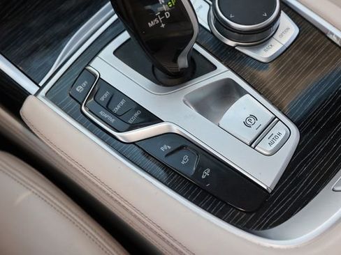 Used 2022 BMW 740i w/ Luxury Rear Seating Package RWD image 47