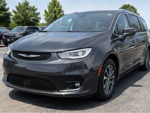 Used 2024 Chrysler Pacifica Touring-L FWD image 15
