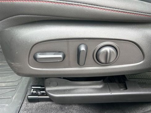 Certified 2025 Chevrolet Trax RS image 16