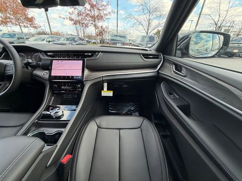 New 2025 Jeep Grand Cherokee Limited image 14