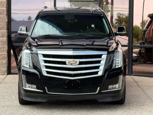 Used 2018 Cadillac Escalade Luxury AWD/4WD image 19