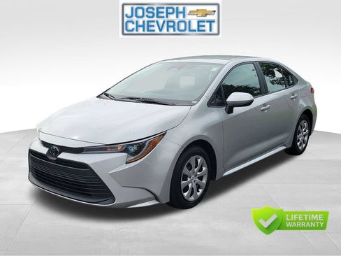 Used 2024 Toyota Corolla LE FWD image 2