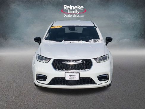 Used 2025 Chrysler Pacifica Select image 2