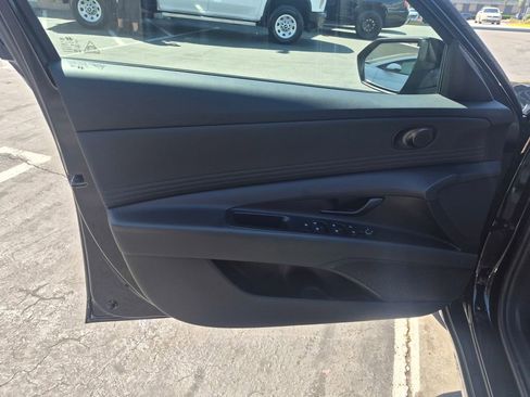 Used 2025 Hyundai Elantra SEL image 9