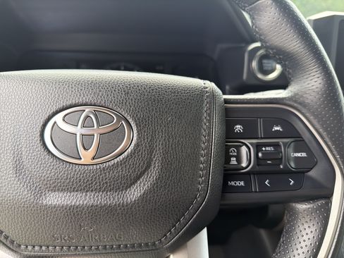 Used 2025 Toyota 4Runner SR5 AWD/4WD image 11