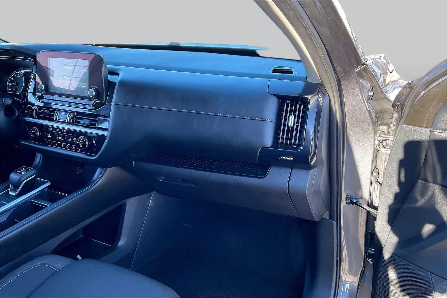 Used 2025 Nissan Pathfinder SV AWD/4WD image 17