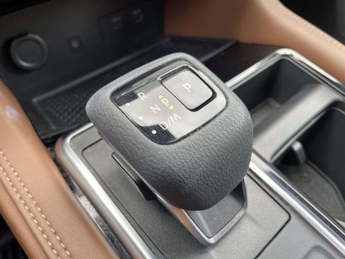 Used 2024 Nissan Pathfinder Platinum image 27