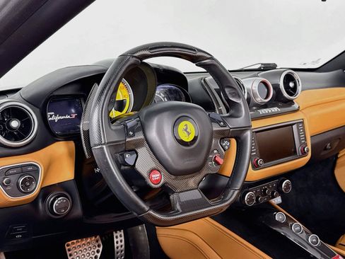 Used 2017 Ferrari California T RWD image 12