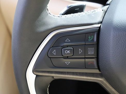 Used 2025 Jeep Grand Cherokee L Limited w/ Luxury Tech Group II image 23