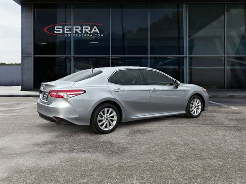 Used 2020 Toyota Camry LE w/ Convenience Package image 5