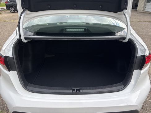 Used 2022 Toyota Corolla LE FWD image 6