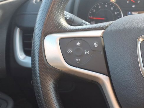 Used 2024 GMC Terrain SLE w/ Driver Convenience Package image 13