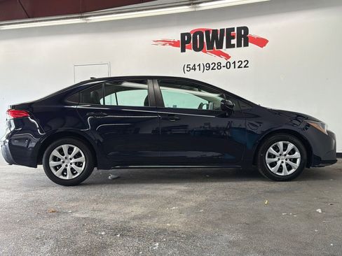 Used 2020 Toyota Corolla LE FWD image 2