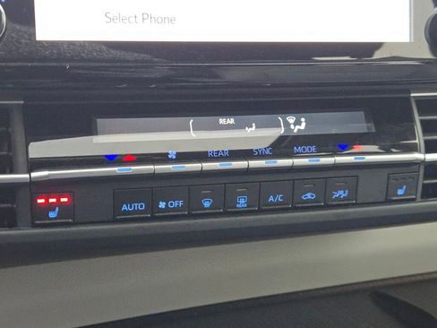 Used 2023 Toyota Sienna XLE image 33