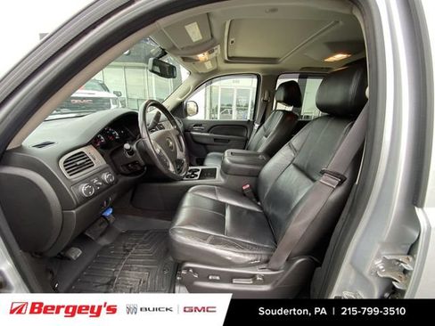 Used 2013 Chevrolet Avalanche LT w/ Suspension Package, Off-Road AWD/4WD image 7
