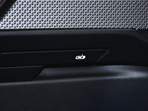 Used 2025 BMW 740i image 19