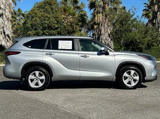 Used 2023 Toyota Highlander LE video 2