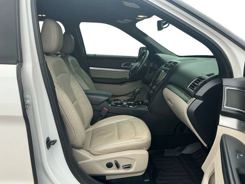 Used 2018 Ford Explorer XLT w/ Equipment Group 202A FWD image 22