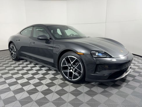 Used 2025 Porsche Taycan image 7