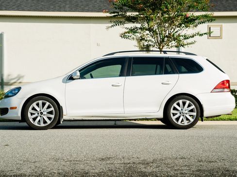 Used 2010 Volkswagen Jetta TDI FWD image 10