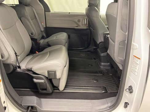Used 2023 Toyota Sienna Limited AWD/4WD image 15