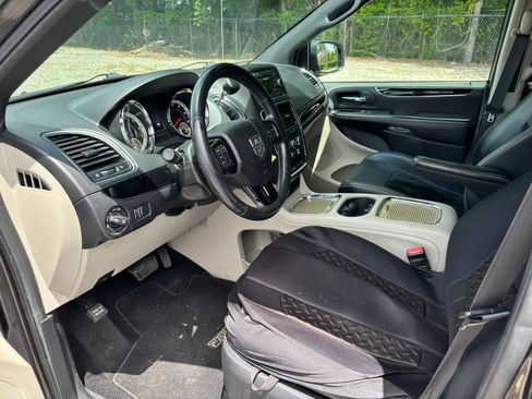 Used 2017 Dodge Grand Caravan SXT FWD image 10