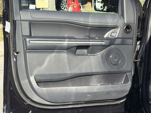 Used 2024 Ford Expedition Max XLT image 24