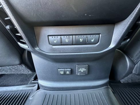 Used 2023 Toyota Tundra Platinum AWD/4WD image 31