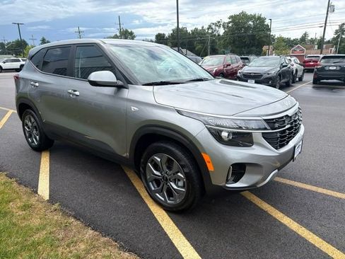 Used 2025 Kia Seltos LX AWD/4WD image 3