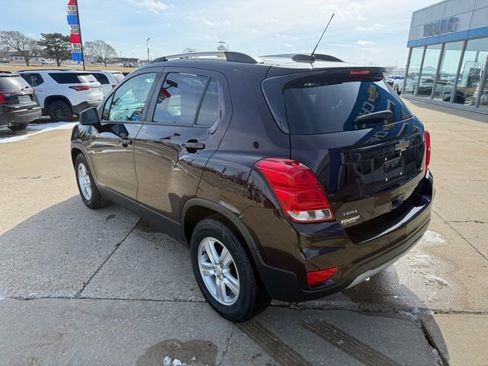 Certified 2022 Chevrolet Trax LT w/ LT Convenience Package image 3