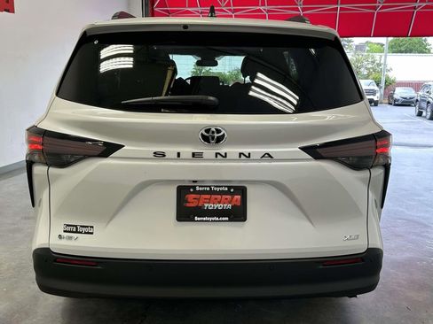 Used 2026 Toyota Sienna XLE FWD image 4