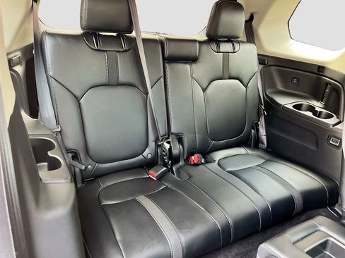 Used 2025 Honda Pilot EX-L image 26