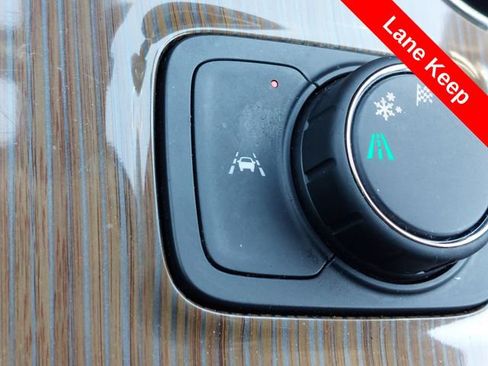 Used 2023 GMC Acadia SLE FWD image 14
