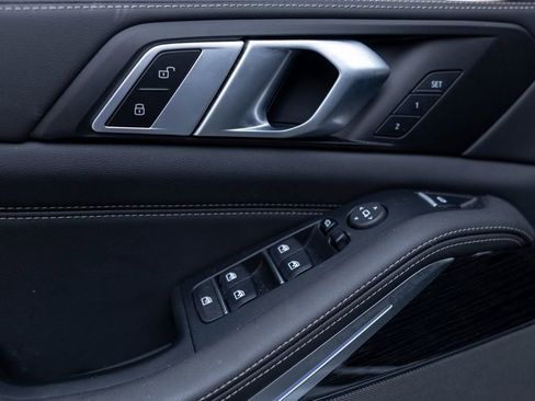 Used 2025 BMW X5 xDrive40i w/ M Sport Package AWD/4WD image 34